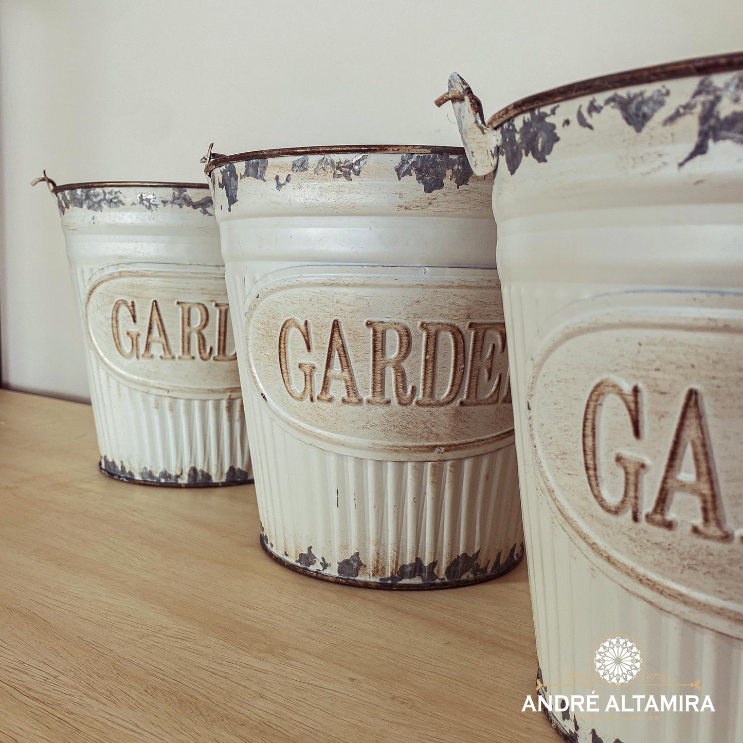 RECIPIENTE METALICO VINTAGE