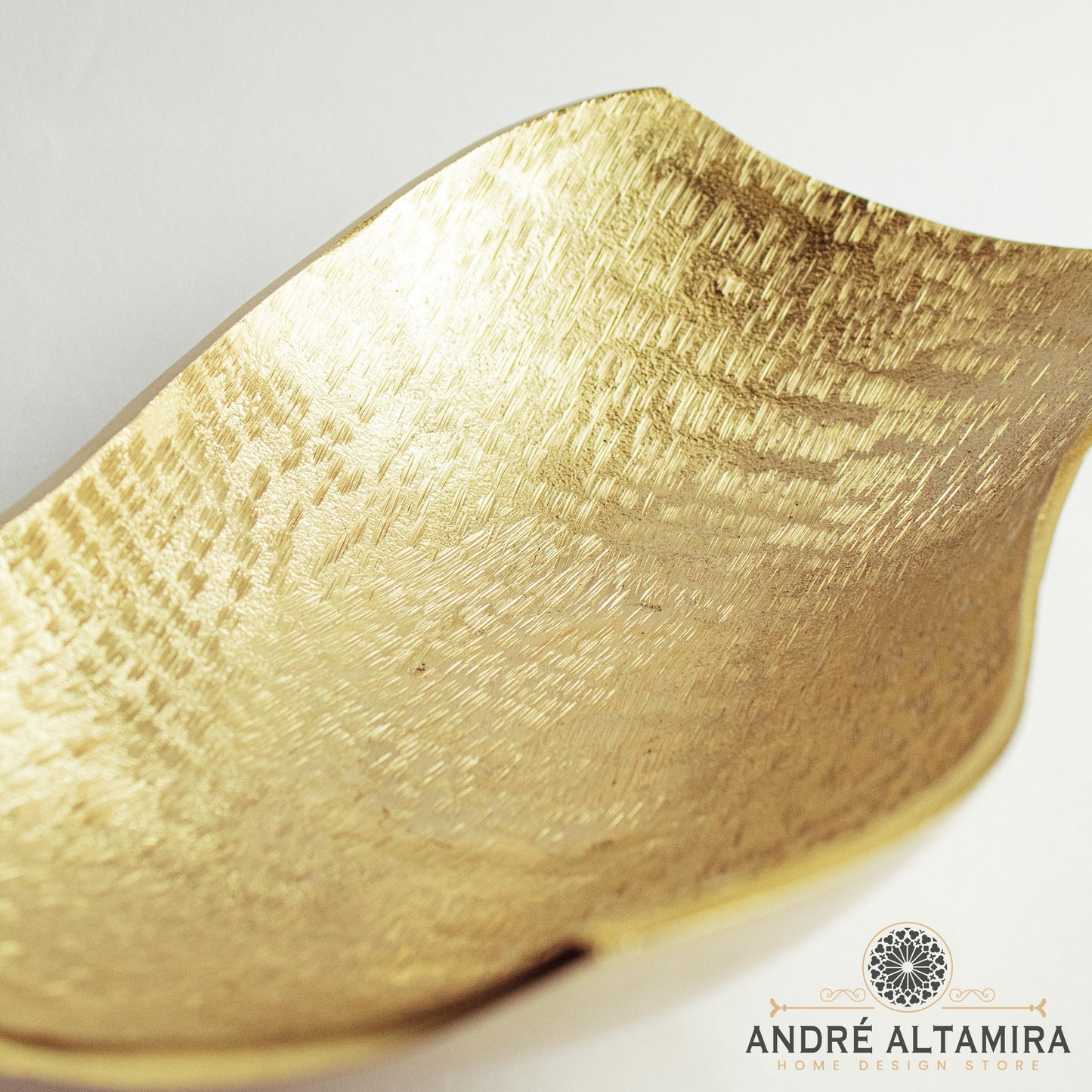 BANDEJA DECORATIVA DORADA