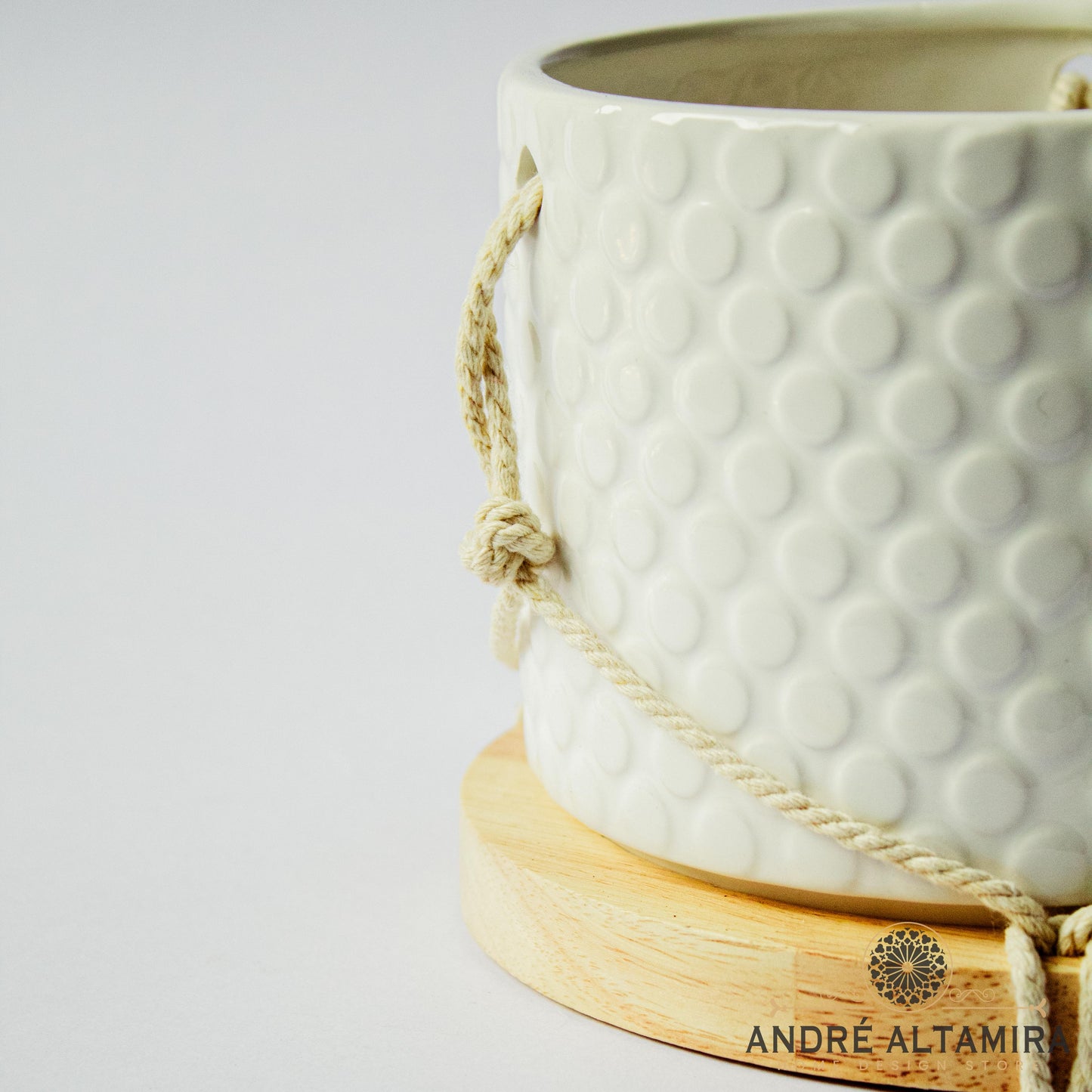 MACETA BLANCA RELIEVE