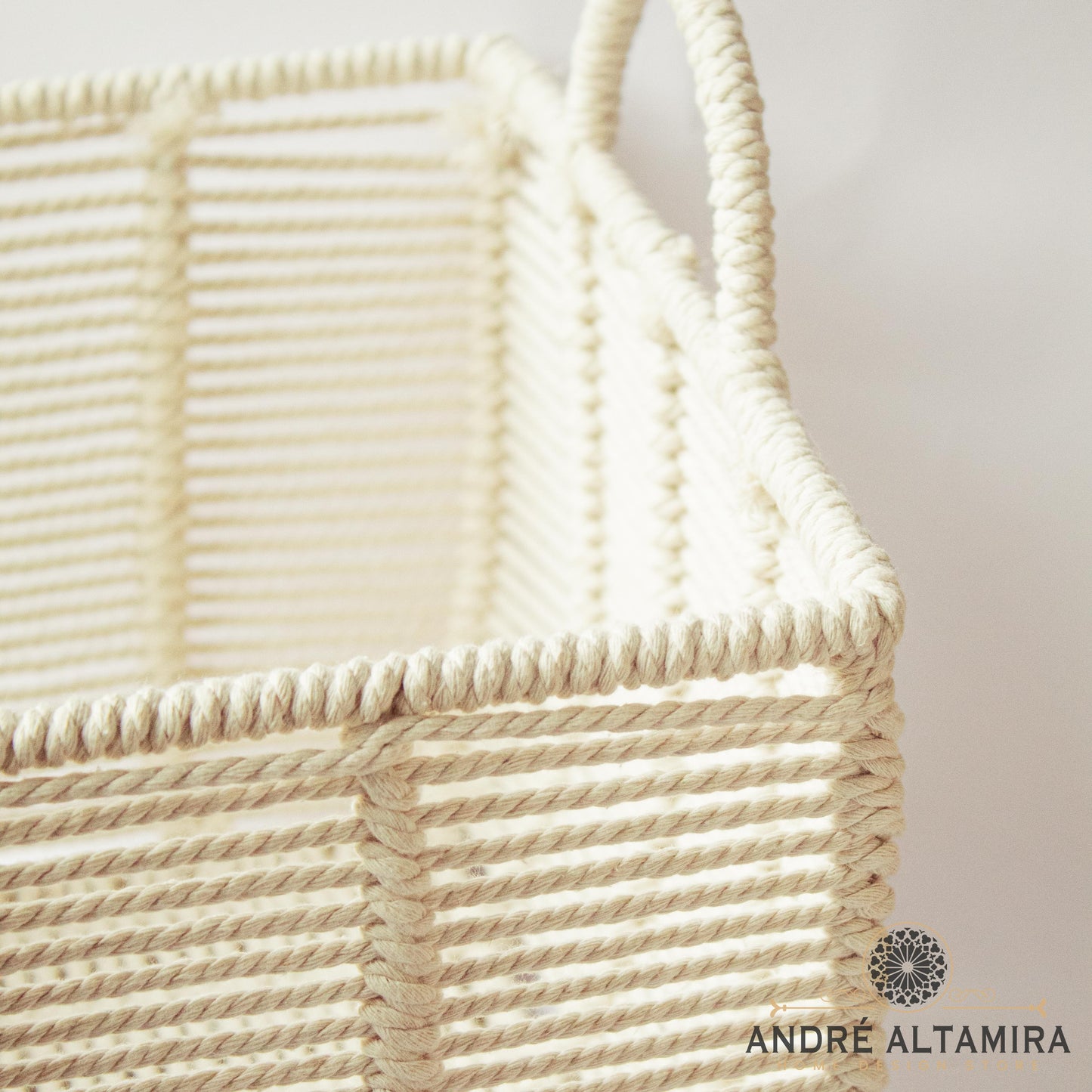 CANASTA DE FIBRA NATURAL BLANCA