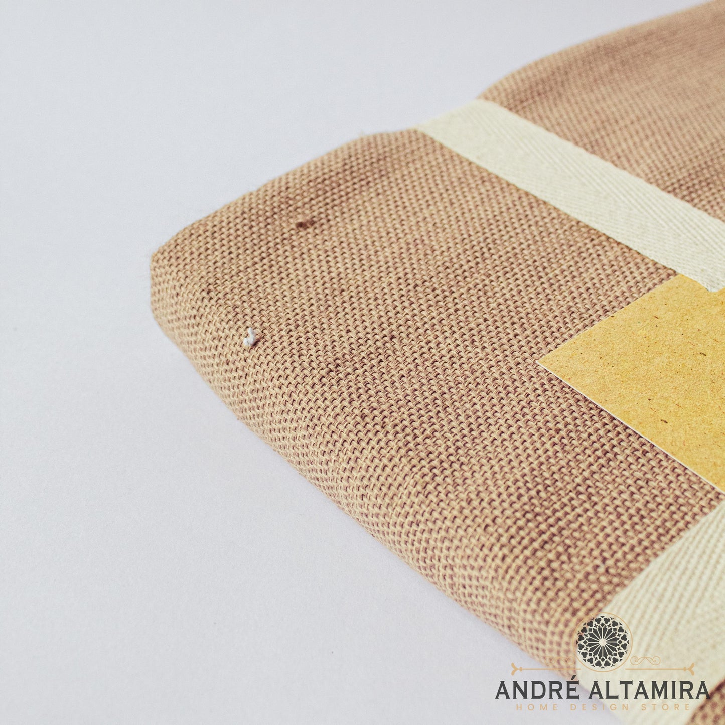 COBERTOR DE MESA BEIGE, DE 132CM X 178CM