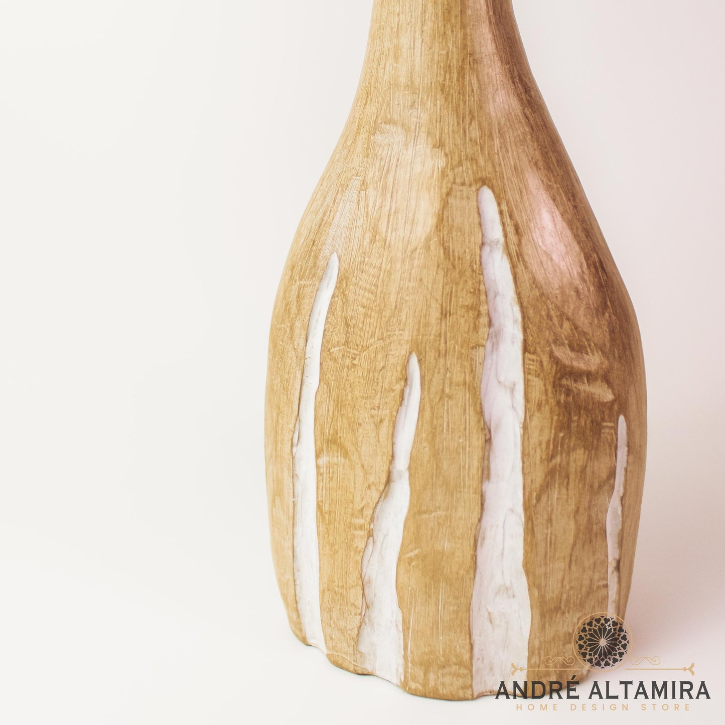 VASIJA DECORATIVA LINEAS BEIGE BLANCO