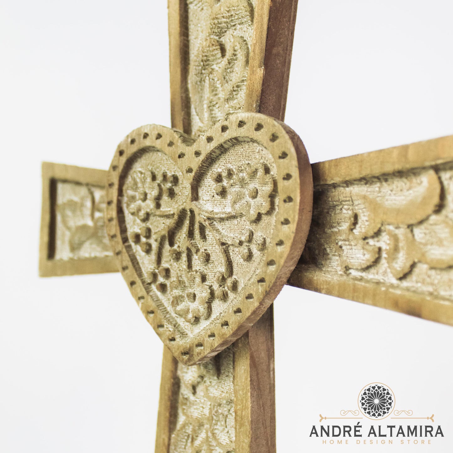 CRUZ TALLADA DE MADERA