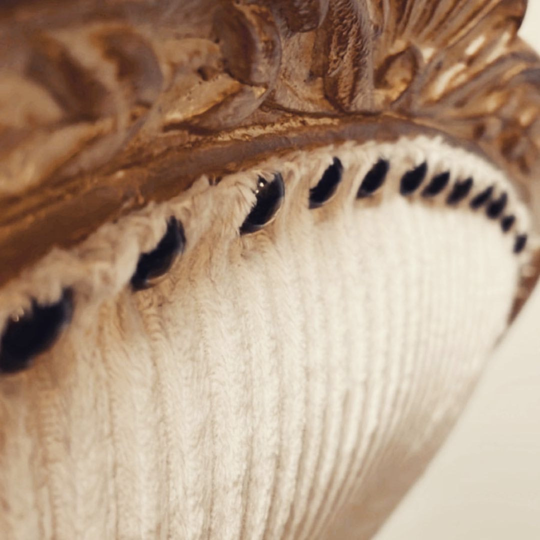 SILLA VINTAGE CON TACHAS