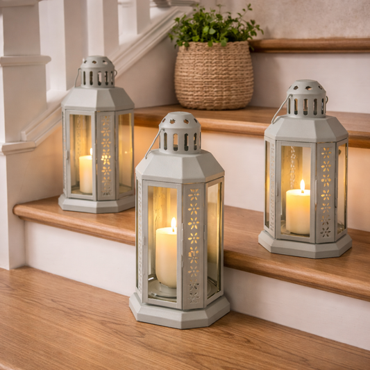 FAROL DE METAL GRIS CON VENTANAS DE VIDRIO PARA VELA