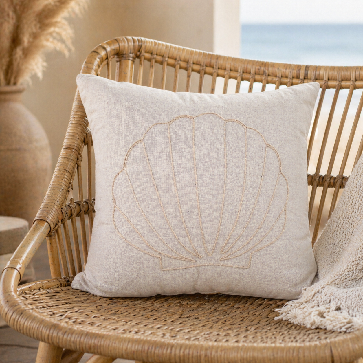 COJÍN DECORATIVO CON TEJIDO SHELL