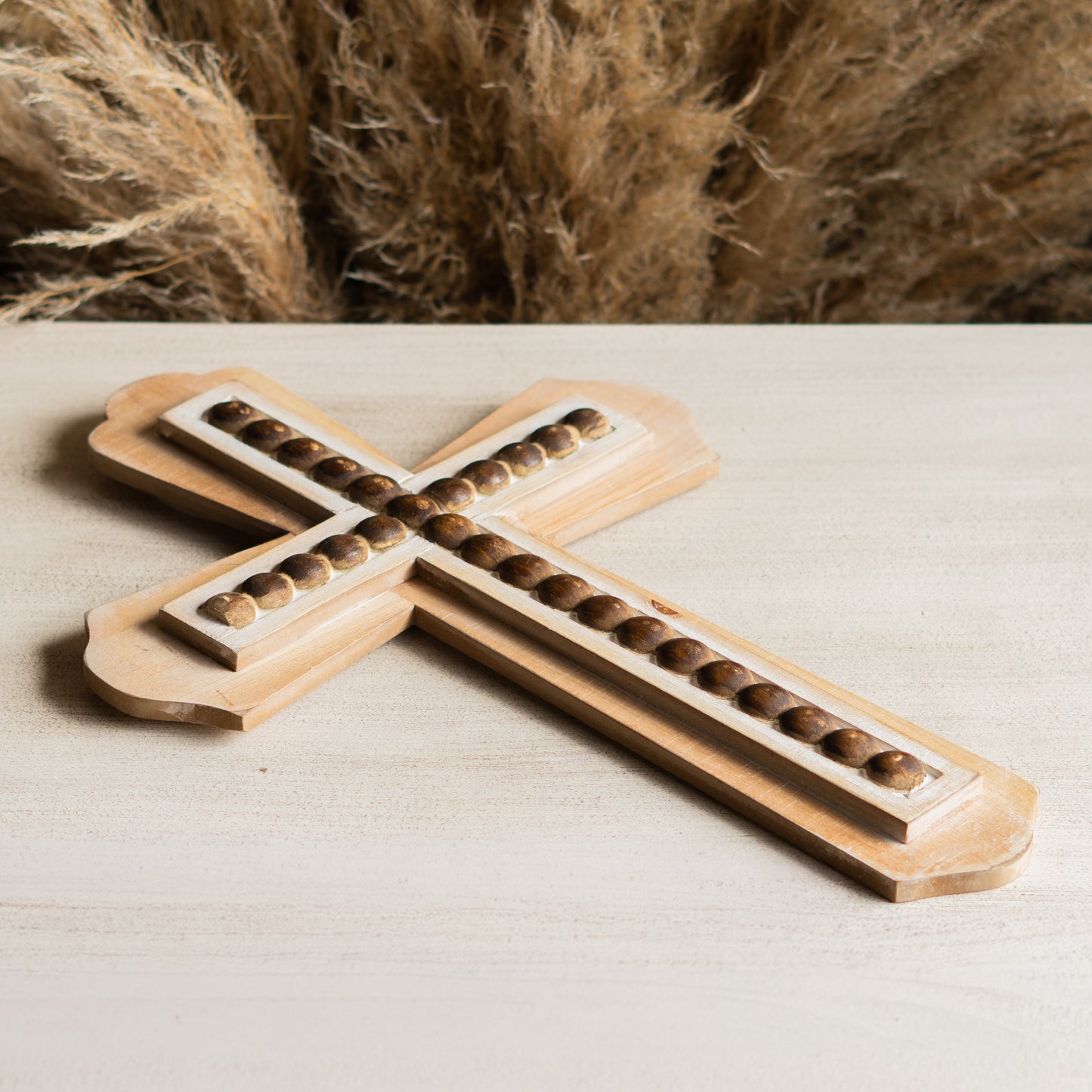 CRUZ DE MADERA CON DETALLES REDONDOS