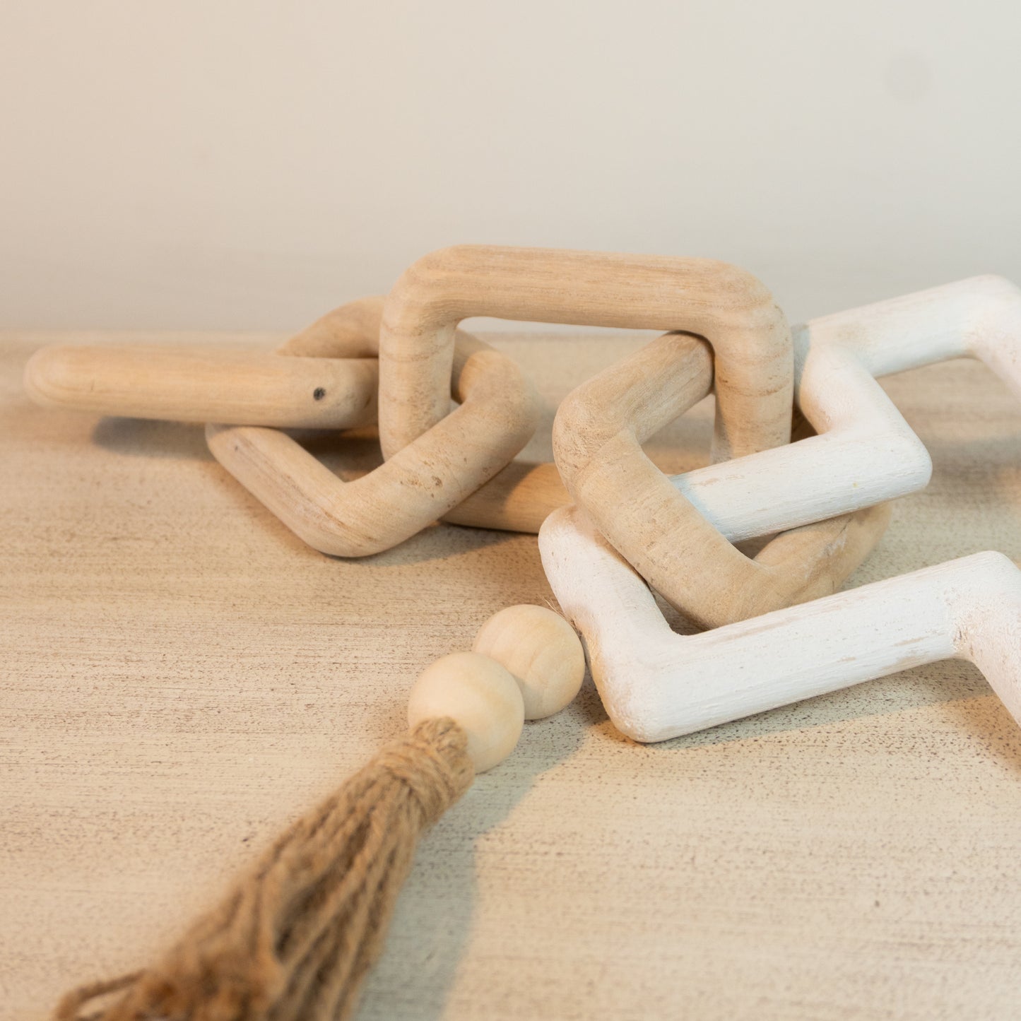 CADENA DE MADERA CON CRUZ