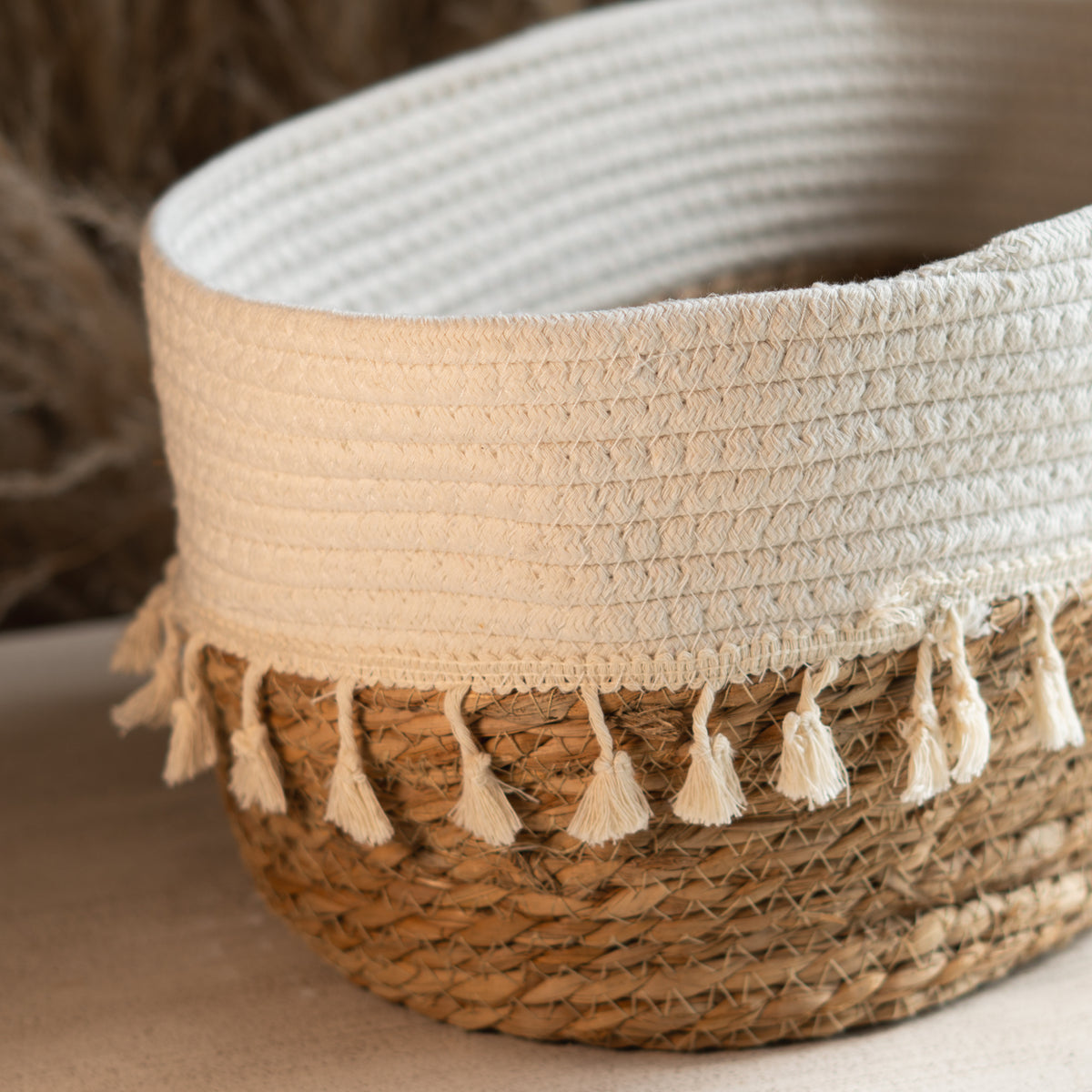 CANASTA DECORATIVA BEIGE CON BLANCO