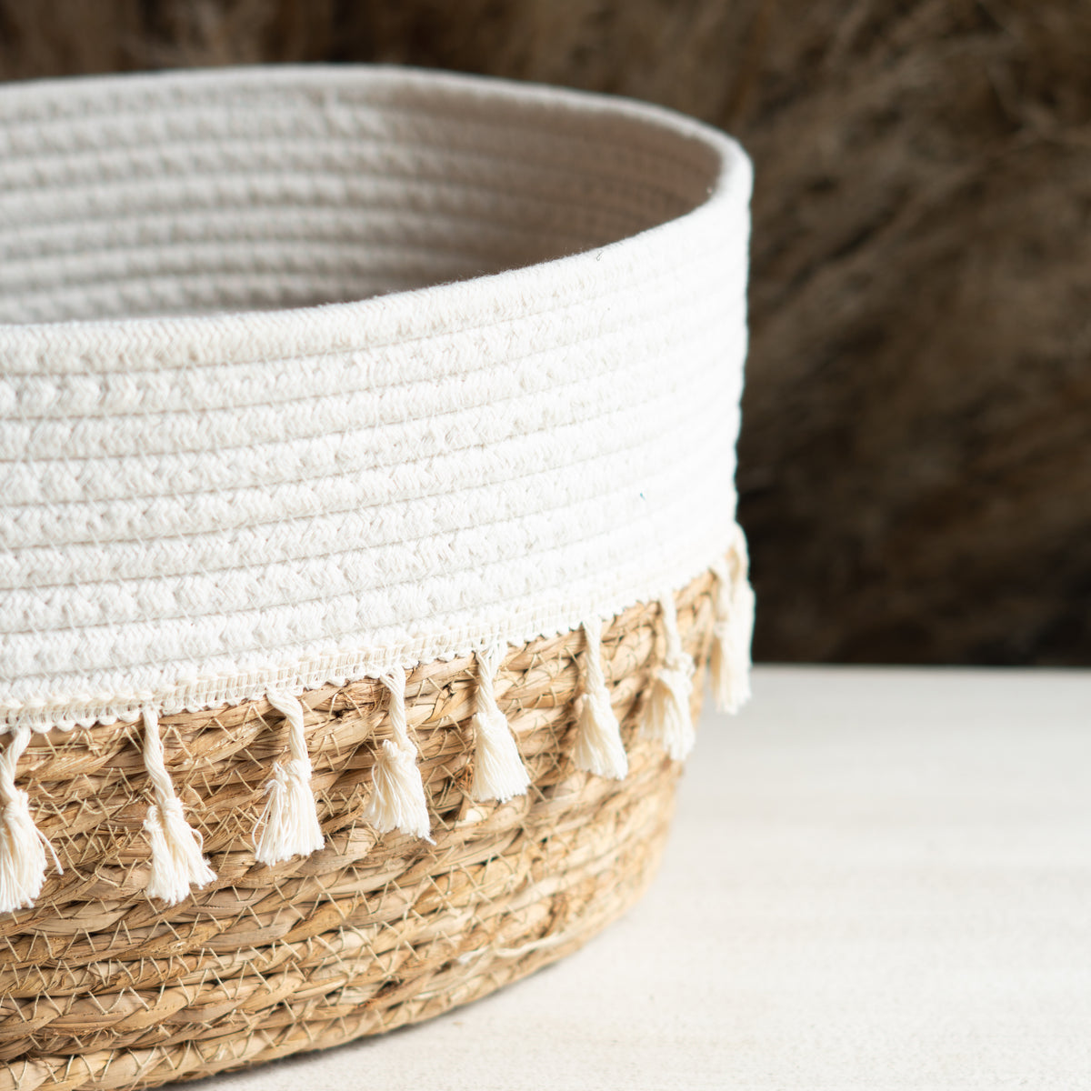 CANASTA DECORATIVA BEIGE CON BLANCO