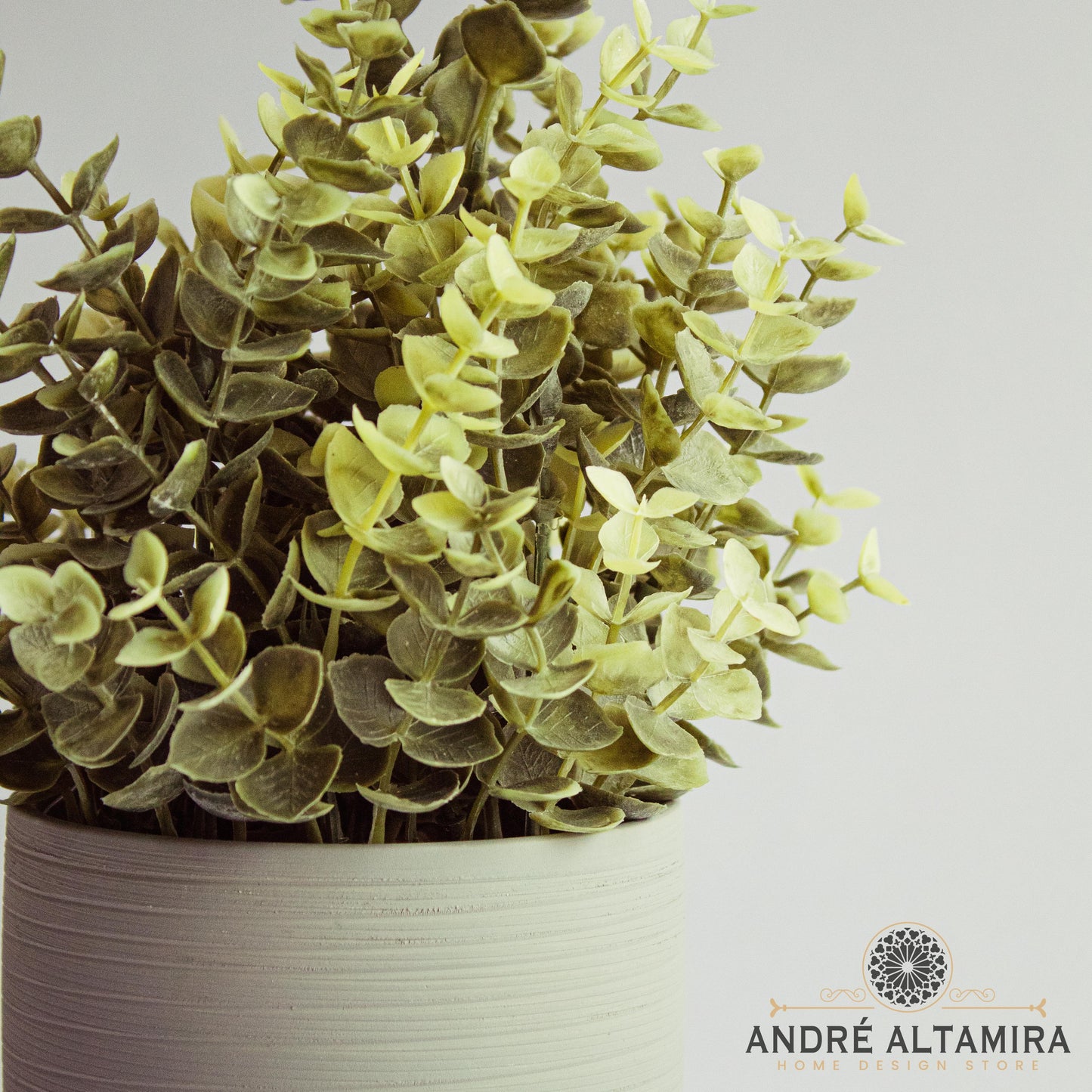 PLANTA DECORATIVA CON BASE GRIS